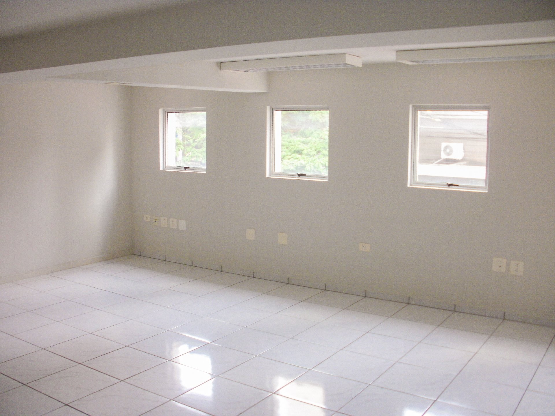 Sala para locação - Ed Helbor Vilaggio no bairro Zona 01 Centro - Maringá/Pr - R$ 5.500,00