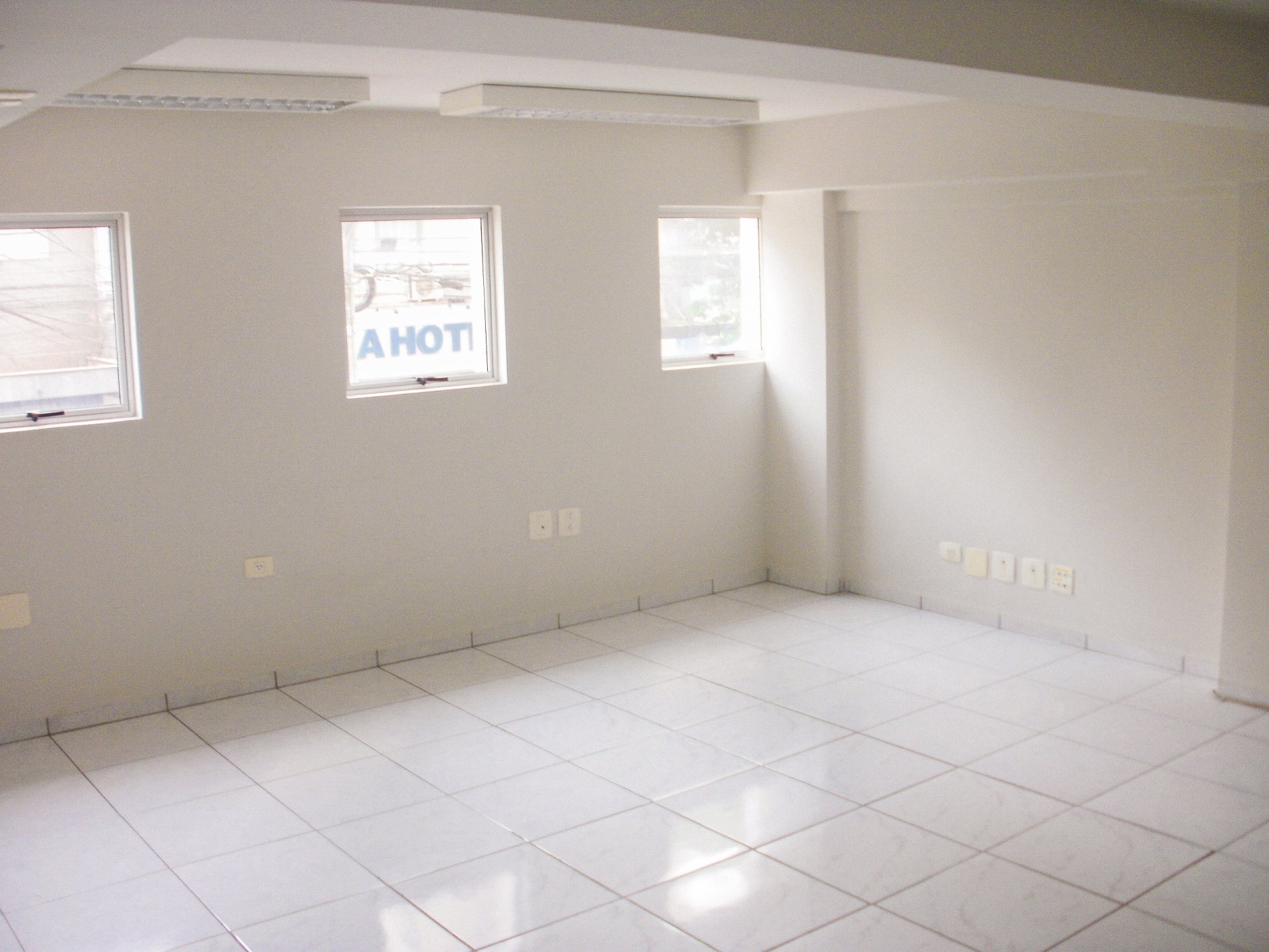 Sala para locação - Ed Helbor Vilaggio no bairro Zona 01 Centro - Maringá/Pr - R$ 5.500,00