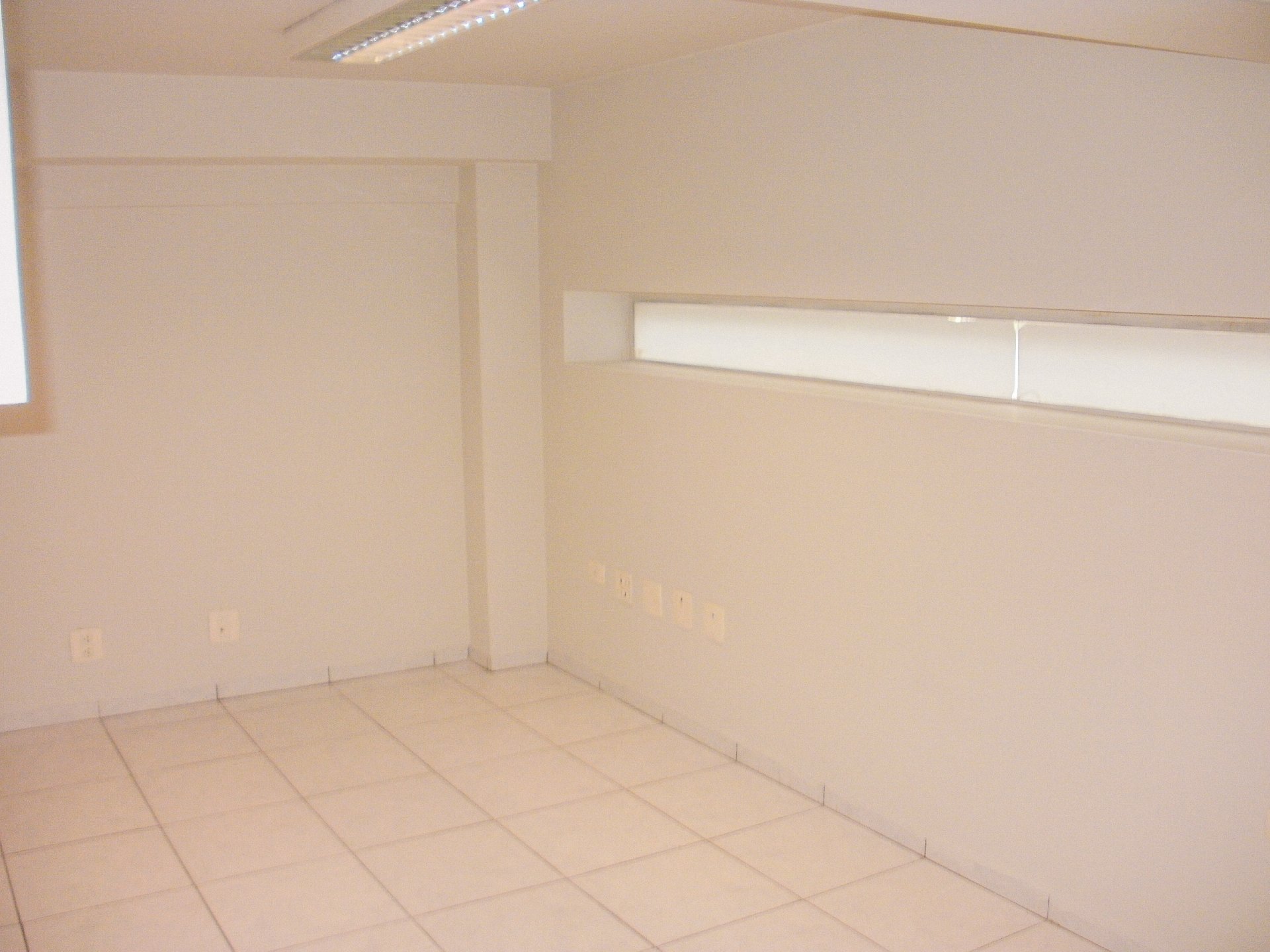 Sala para locação - Ed Helbor Vilaggio no bairro Zona 01 Centro - Maringá/Pr - R$ 5.500,00
