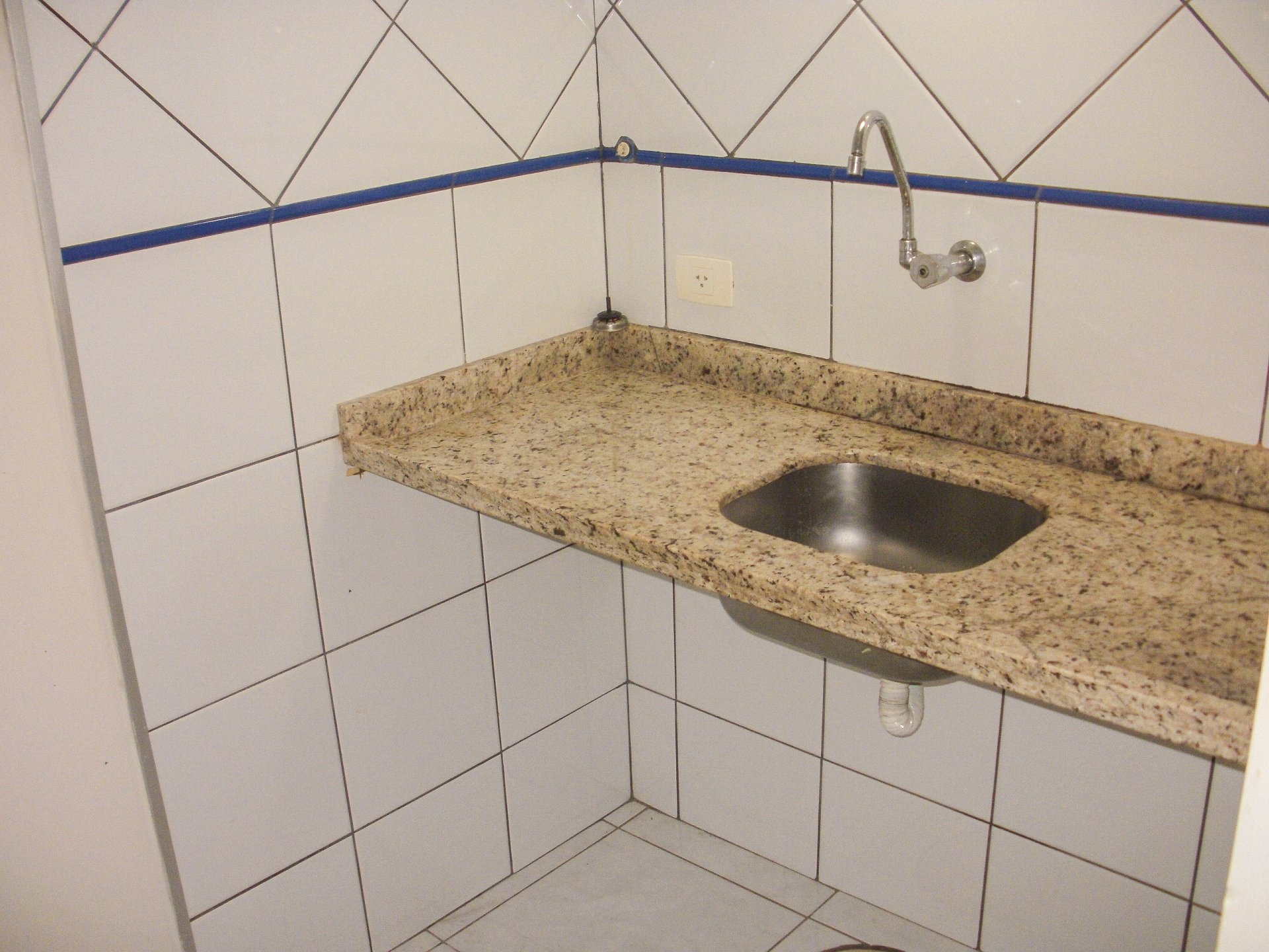Sala para locação - Ed Helbor Vilaggio no bairro Zona 01 Centro - Maringá/Pr - R$ 5.500,00