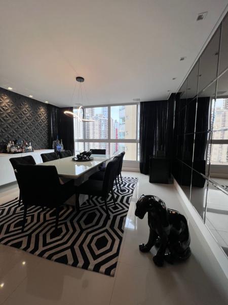 Apartamento  em  Balneario Camboriu   R$ 2.900.000,00