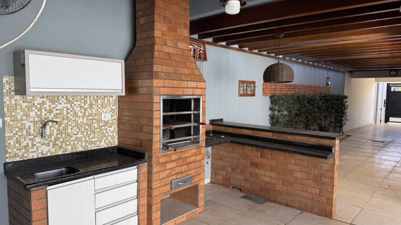 Casa Jardim Dias I  - Maringá - PR  ****  R$ 950.000,00