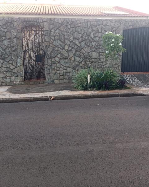 Casa em Iguatemi - Res. Joao Paulo I  R$ 600.000,00