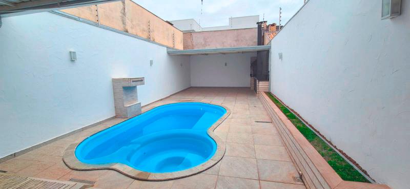 Casa de alto padrão Jardim Itália II R$ 4.560,00