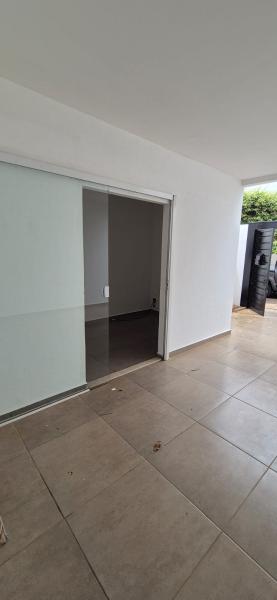 Casa de alto padrão Jardim Itália II R$ 4.560,00