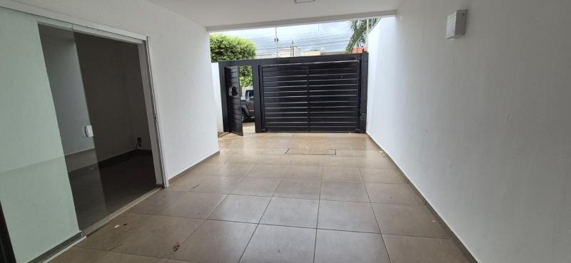 Casa de alto padrão Jardim Itália II R$ 4.560,00