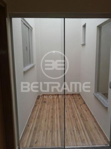 Casa com quintal amplo no Jardim Alvorada R$ 370.000,00