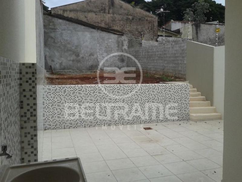 Casa com quintal amplo no Jardim Alvorada R$ 1.900,00